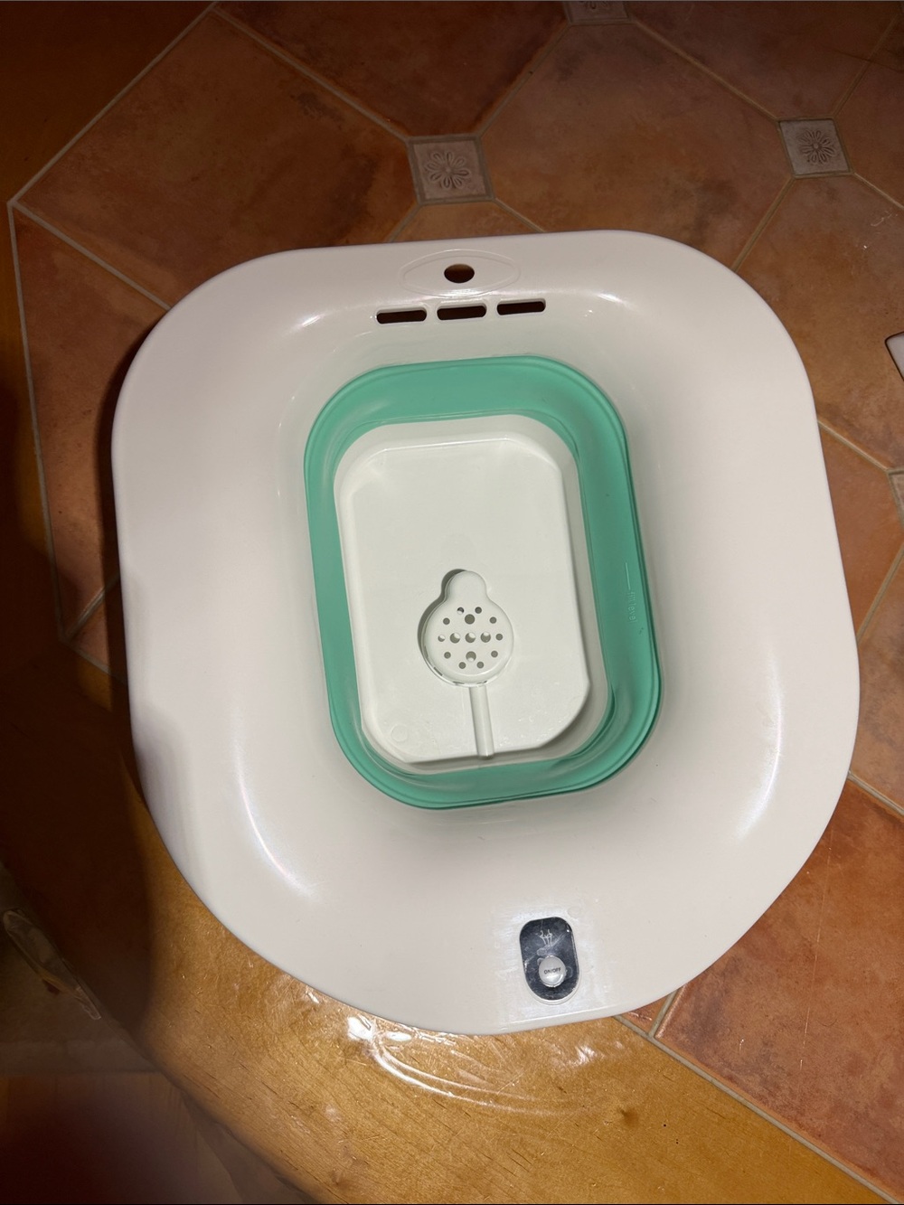 Mint and White Collapsible Sitz Basin - Home Bath